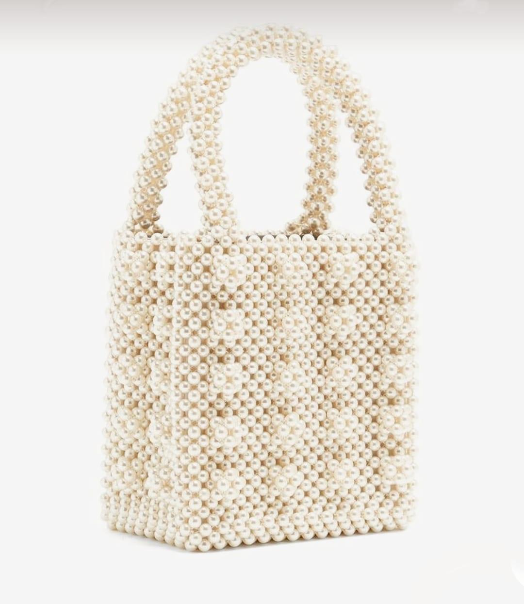 Pearl Bag - Off white -  Color : off white Luxe Pearl Lining: Yes, same as pearl color Sling: No Size: 6*6*3 inches Pearl Bag - Off white Color : off white Luxe Pearl Lining: Yes, same as pearl color Sling: No Size: 6*6*3 inches