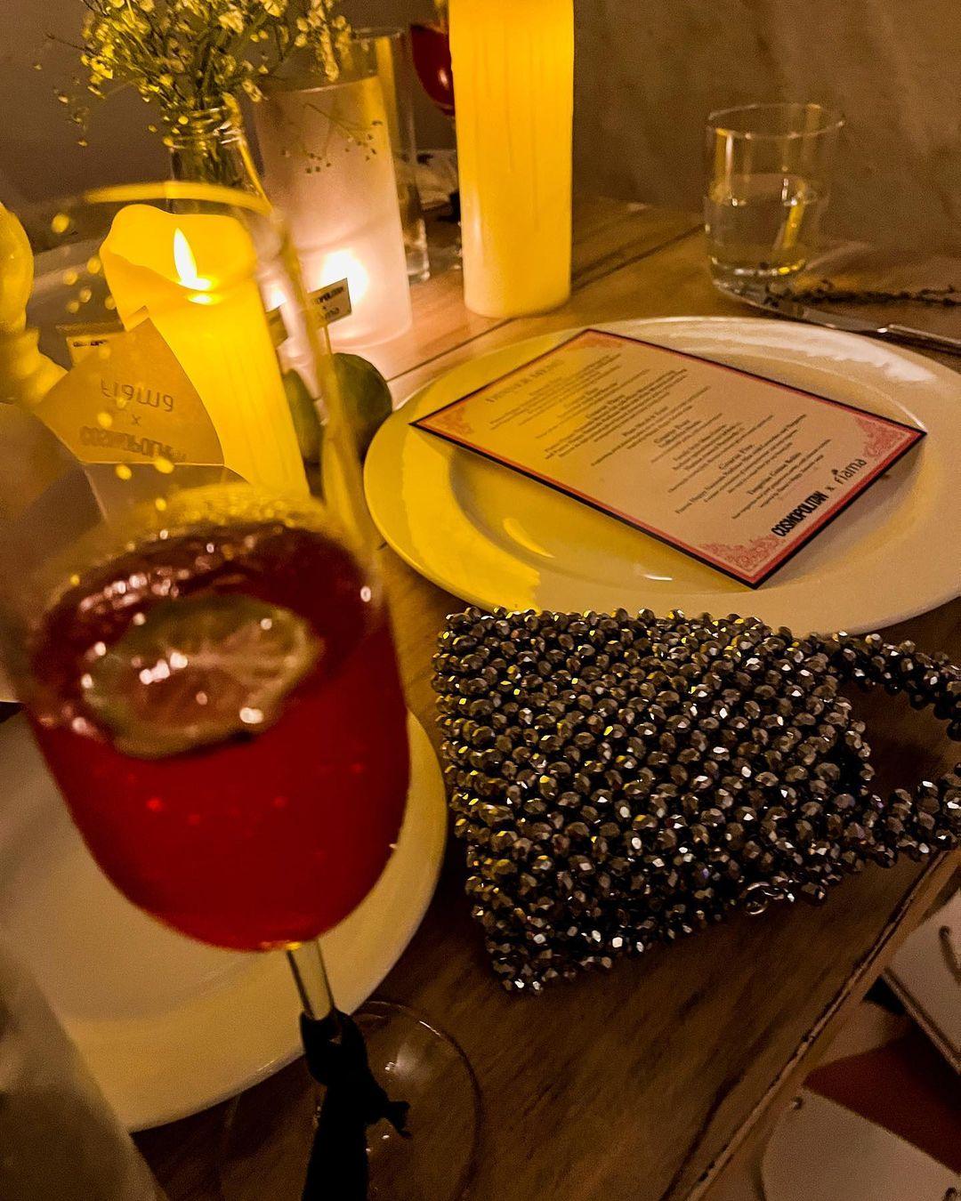 Silver crystal bag -  A perfect match to all your dates Macro silver Crystal Handbag Size: 14*12*8cm Sling: silver Sling chain Lining: No Lining Crystal: Glass Available on pre-order basis - 4 business days making time Silver crystal bag A perfect match to all your dates Macro silver Crystal Handbag Size: 14*12*8cm Sling: silver Sling chain Lining: No Lining Crystal: Glass Available on pre-order basis - 4 business days making time